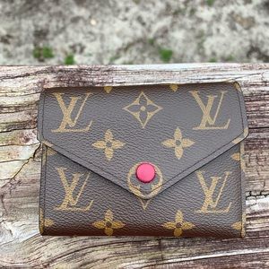 Louis Vuitton victorine wallet